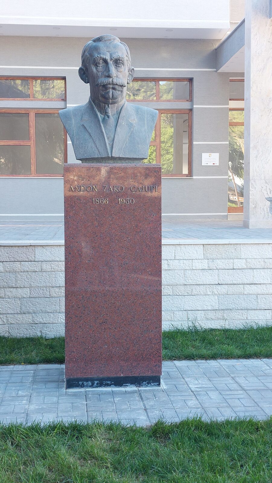 Portret i Andon Zako Çajupit (1866–1930), poetit dhe dramaturgut të Rilindjes që shkroi nga Kajroja.